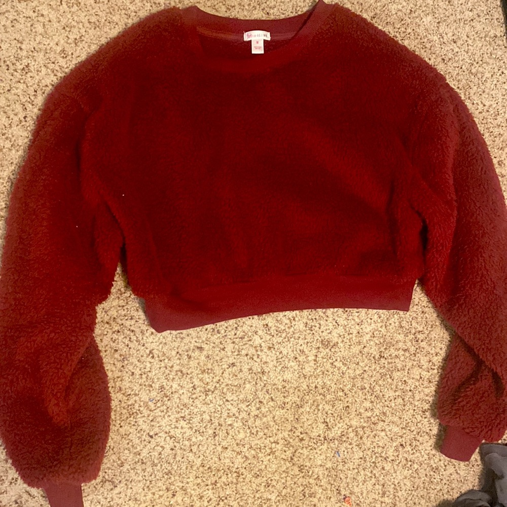 Cropped Fluffy red sweater only wore once and didn’t fit super warm and comfy